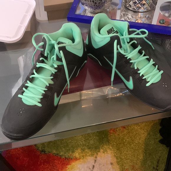 NIKE!!! - Picture 3 of 4